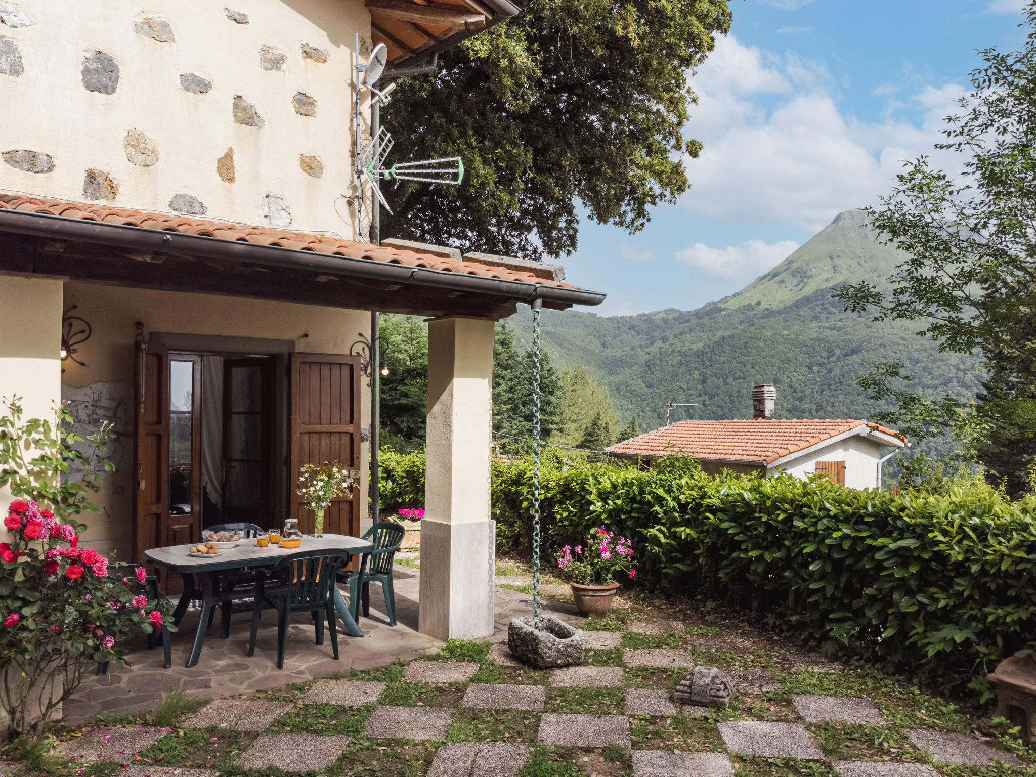 Photo 28 - 3 bedroom House in Camaiore with garden and terrace