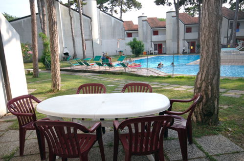 Foto 2 - Casa con 3 camere da letto a Lignano Sabbiadoro con piscina e vista mare