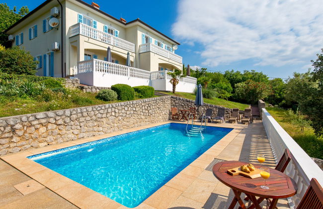 Casa de 4 quartos em Mošćenička Draga com piscina e jardim - Foto 1