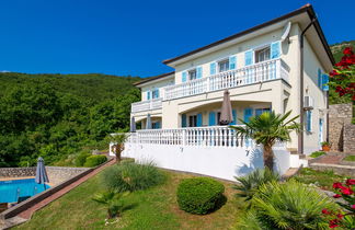 Foto 2 - Casa de 3 quartos em Mošćenička Draga com piscina e vistas do mar