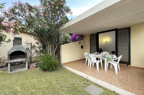 Photo 14 - Maison de 1 chambre à Muravera avec jardin et vues à la mer