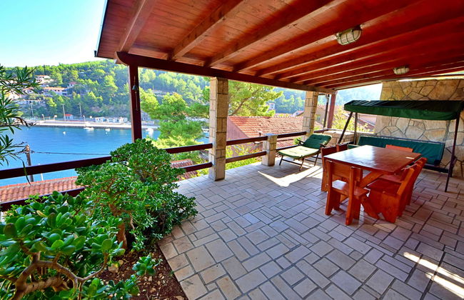 Casa de 4 quartos em Blato com terraço - Foto 2