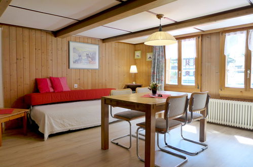 Foto 4 - Apartamento de 2 habitaciones en Lauterbrunnen con vistas a la montaña