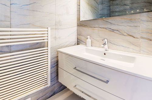 Foto 20 - Casa de 5 quartos em Minusio com piscina privada e jardim