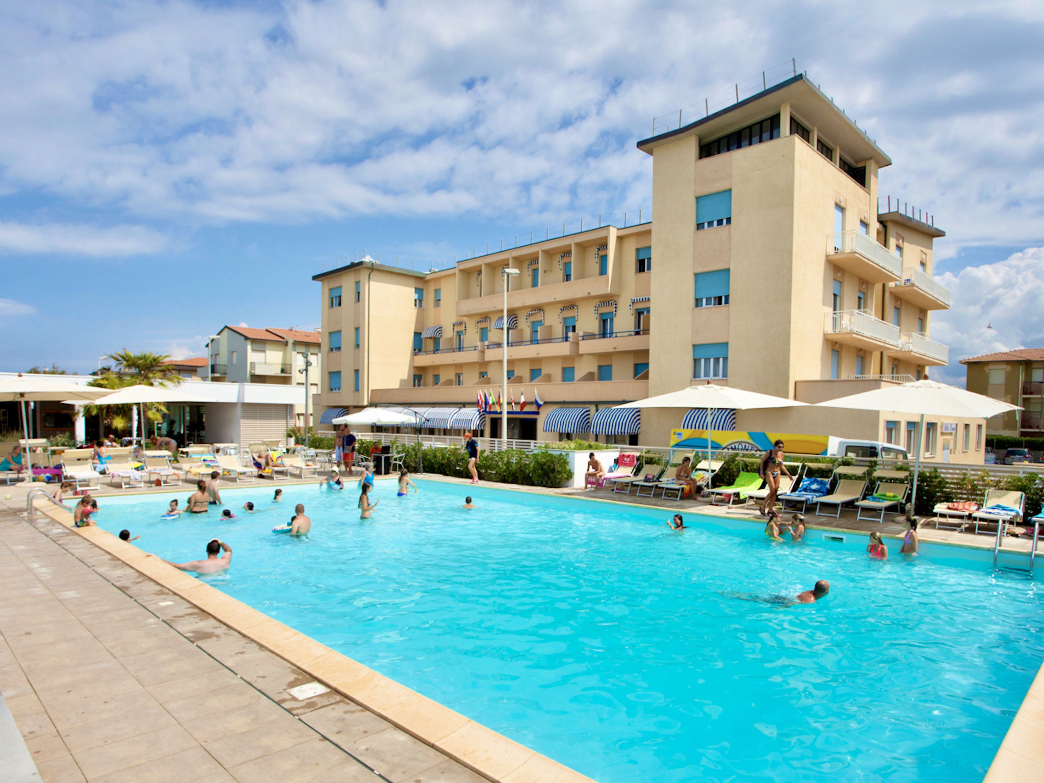 Foto 1 - Appartamento a Cecina con piscina e vista mare