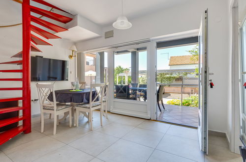 Foto 8 - Casa de 3 quartos em Tribunj com piscina e jardim