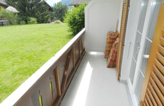 2 bedroom Apartment in Saanen - Photo 4