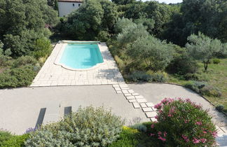 Foto 2 - Casa con 3 camere da letto a Pujaut con piscina privata e giardino