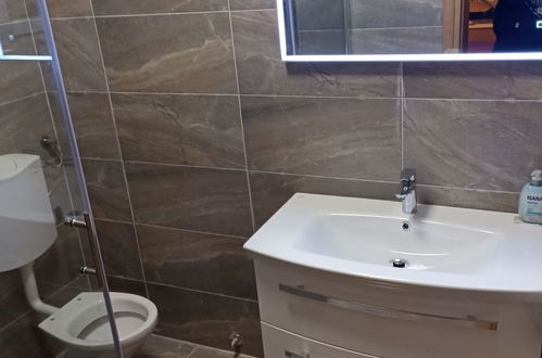 Foto 9 - Apartamento de 3 quartos em Obrovac com piscina privada e terraço