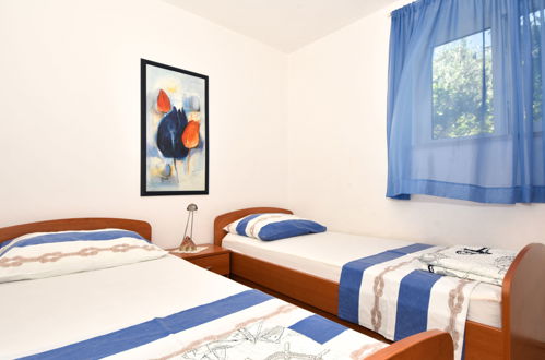 Foto 10 - Casa con 4 camere da letto a Zara con piscina privata e vista mare