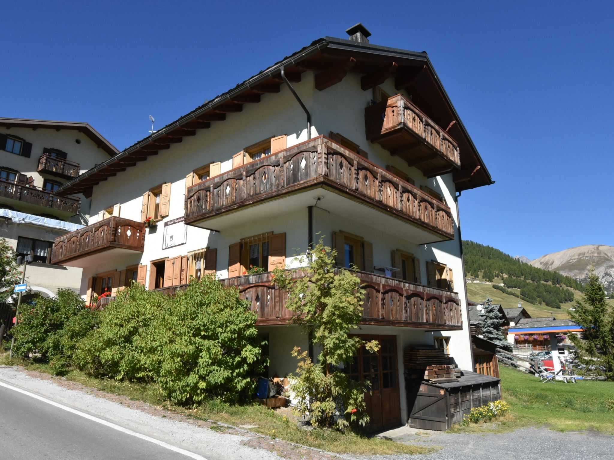 Photo 19 - Appartement de 3 chambres à Livigno avec jardin et vues sur la montagne
