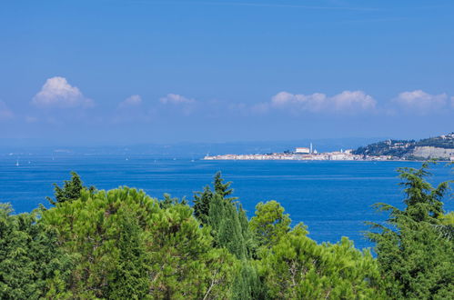 Foto 13 - Appartamento con 2 camere da letto a Umag con giardino e vista mare