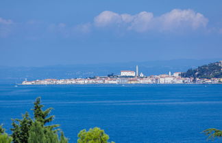 Foto 2 - Apartamento de 2 habitaciones en Umag con jardín y vistas al mar