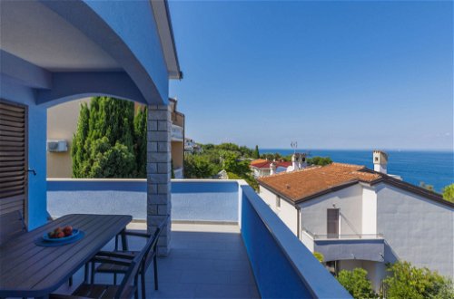Photo 10 - 2 bedroom Apartment in Umag with garden and sea view