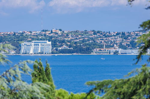 Foto 28 - Appartamento con 2 camere da letto a Umag con giardino e terrazza