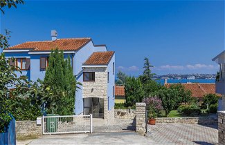 Photo 3 - 2 bedroom Apartment in Umag with garden and sea view