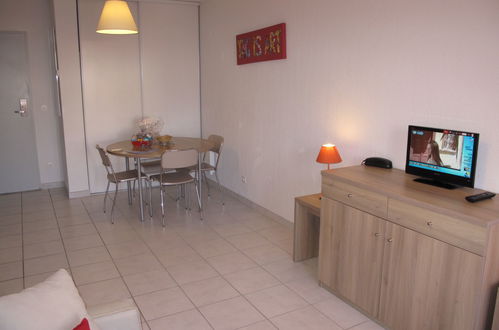 Photo 21 - 1 bedroom Apartment in Le Grau-du-Roi with swimming pool and sea view