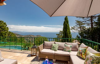 Photo 3 - Maison de 3 chambres à Saint-Raphaël avec piscine privée et vues à la mer