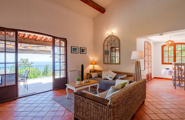 Casa de 4 quartos em Saint-Raphaël com piscina privada e jardim - Foto 9