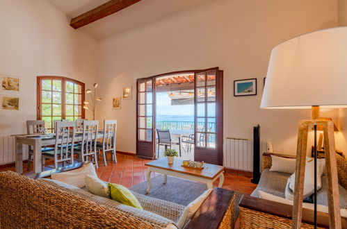 Foto 6 - Casa de 3 quartos em Saint-Raphaël com piscina privada e vistas do mar