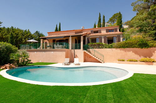 Foto 1 - Casa de 3 quartos em Saint-Raphaël com piscina privada e jardim