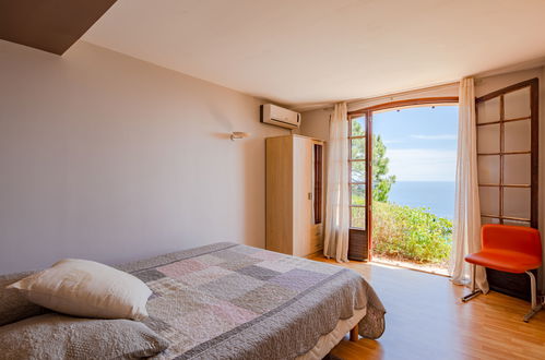 Photo 19 - Maison de 3 chambres à Saint-Raphaël avec piscine privée et vues à la mer