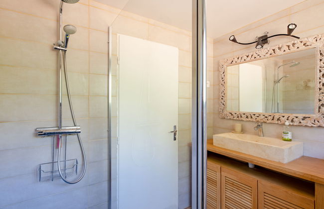Casa de 4 quartos em Saint-Raphaël com piscina privada e jardim - Foto 24