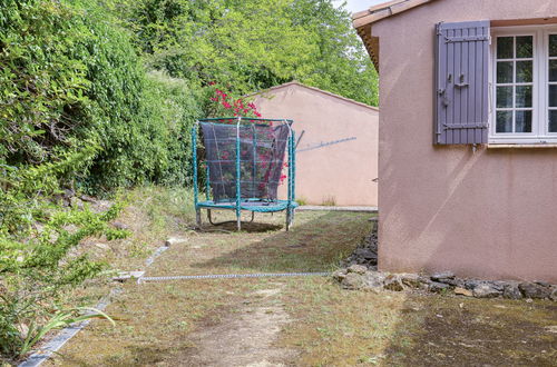 Foto 25 - Casa con 3 camere da letto a Sabran con piscina privata e giardino