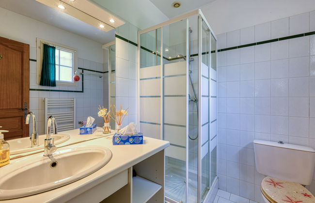 Casa de 4 quartos em Sabran com piscina privada e jardim - Foto 17