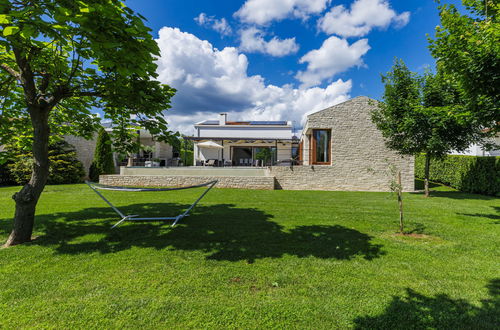 Foto 34 - Casa con 3 camere da letto a Sveti Petar u Šumi con piscina privata e giardino