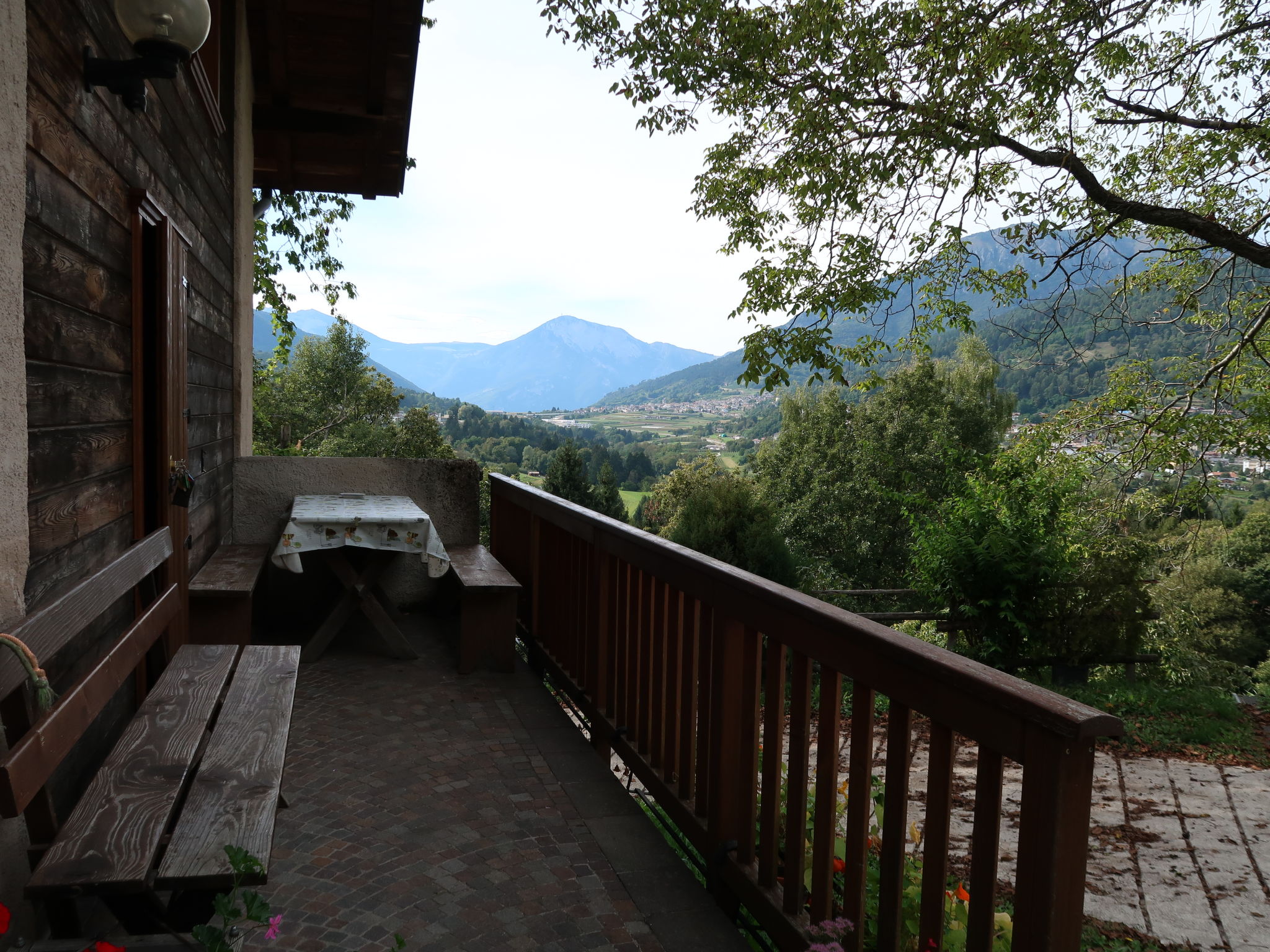 Photo 3 - Appartement de 2 chambres à Calceranica al Lago avec jardin et vues sur la montagne