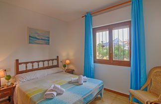 Foto 3 - Casa de 3 quartos em Calp com piscina privada e vistas do mar