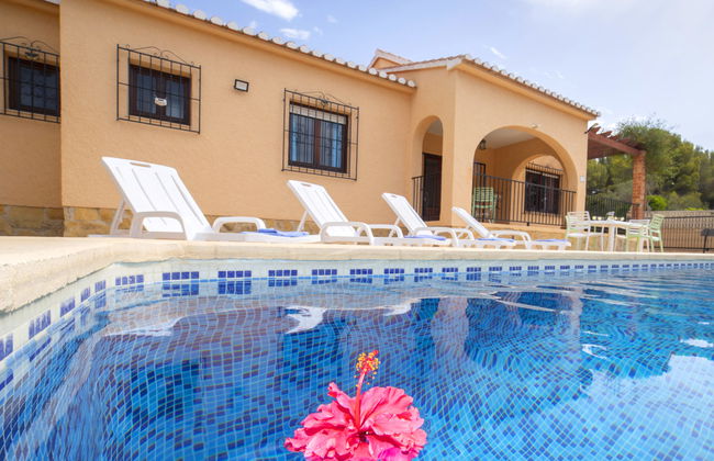 Casa de 4 quartos em Calp com piscina privada e jardim - Foto 2