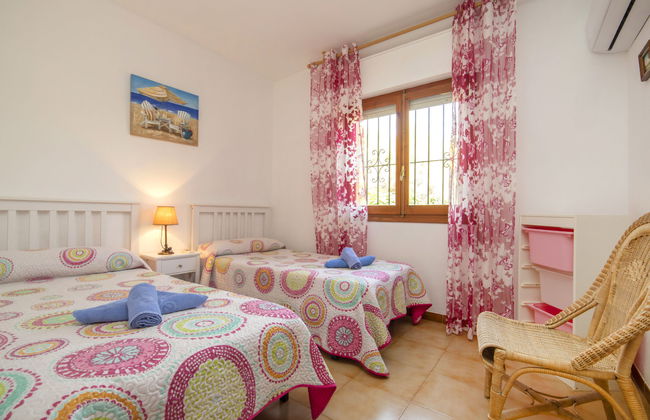 Casa de 4 quartos em Calp com piscina privada e jardim - Foto 13