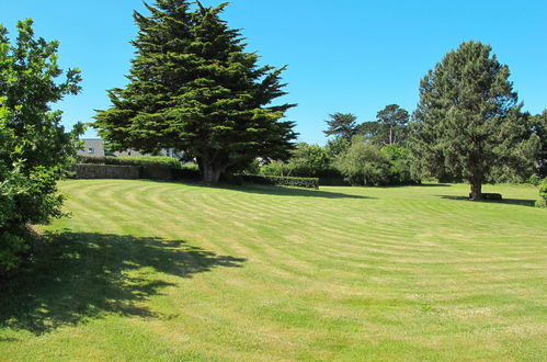 Photo 25 - 5 bedroom House in Penvénan with garden and sea view