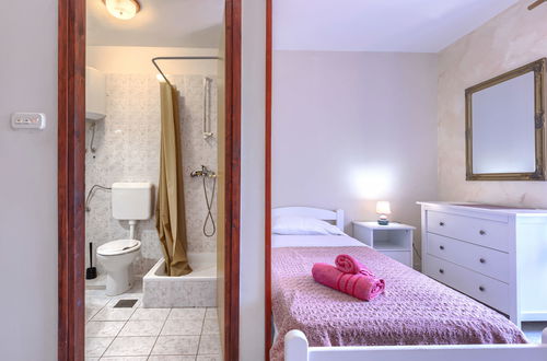 Foto 27 - Casa de 6 quartos em Višnjan com piscina privada e jardim