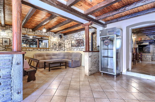 Foto 8 - Casa de 6 quartos em Višnjan com piscina privada e jardim