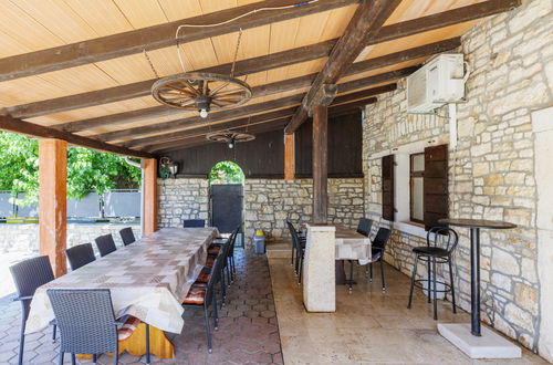 Foto 14 - Casa de 6 quartos em Višnjan com piscina privada e jardim