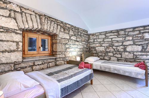 Foto 35 - Casa de 6 quartos em Višnjan com piscina privada e jardim