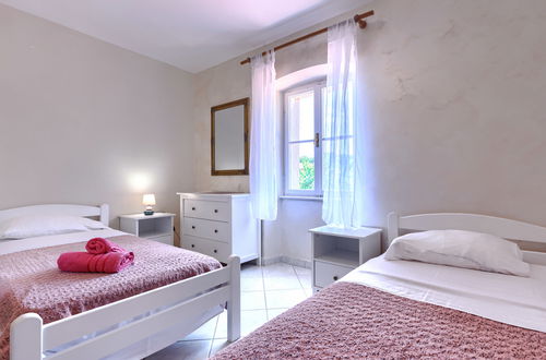 Foto 26 - Casa de 6 quartos em Višnjan com piscina privada e jardim