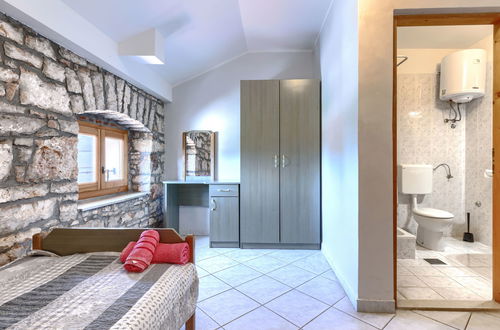 Foto 37 - Casa de 6 quartos em Višnjan com piscina privada e jardim