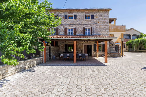 Foto 2 - Casa de 6 quartos em Višnjan com piscina privada e jardim