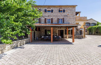 Foto 2 - Casa de 6 quartos em Višnjan com piscina privada e jardim