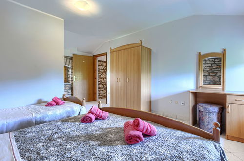 Foto 33 - Casa de 6 quartos em Višnjan com piscina privada e jardim