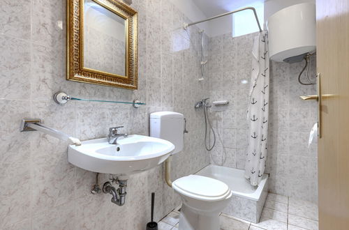 Foto 43 - Casa de 6 quartos em Višnjan com piscina privada e jardim