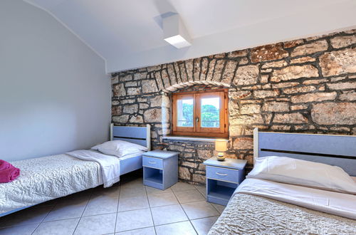 Foto 42 - Casa de 6 quartos em Višnjan com piscina privada e jardim