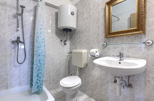 Foto 31 - Casa de 6 quartos em Višnjan com piscina privada e jardim