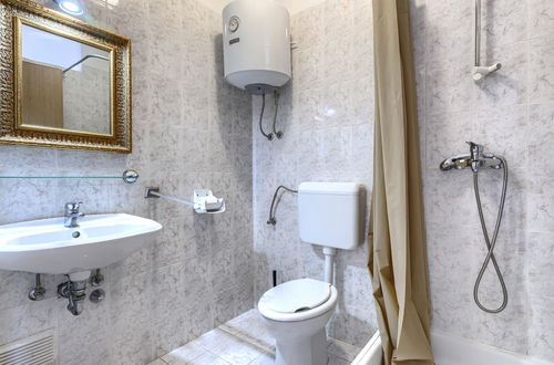 Foto 28 - Casa de 6 quartos em Višnjan com piscina privada e jardim