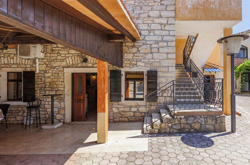 Foto 22 - Casa de 6 quartos em Višnjan com piscina privada e jardim