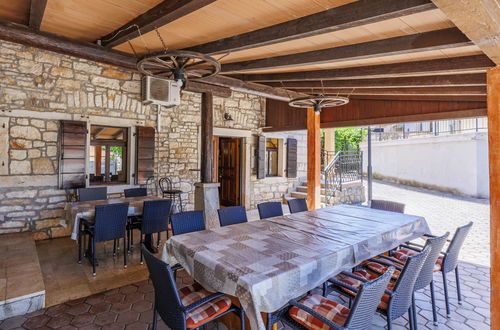 Foto 17 - Casa de 6 quartos em Višnjan com piscina privada e jardim